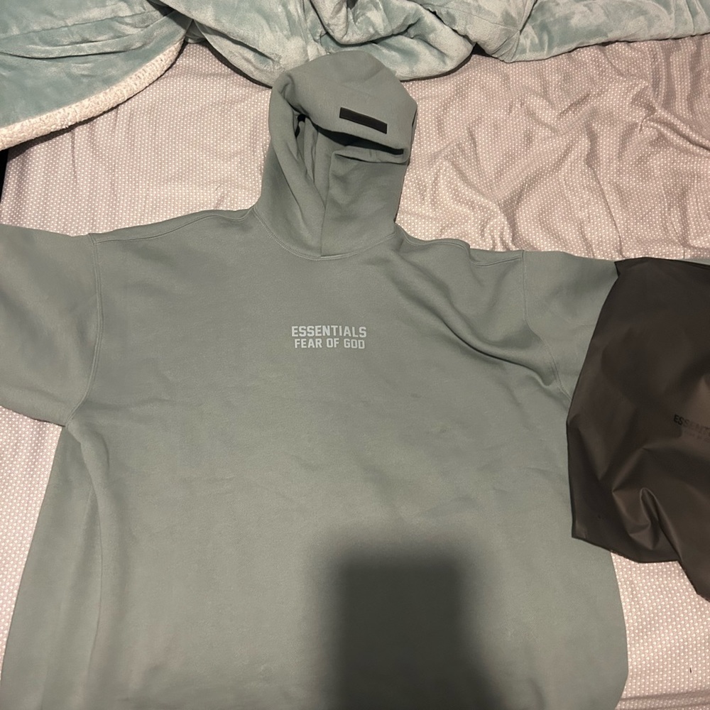 Essentials Fear of God sweatshirt. Medium never worn only tried on authentic.